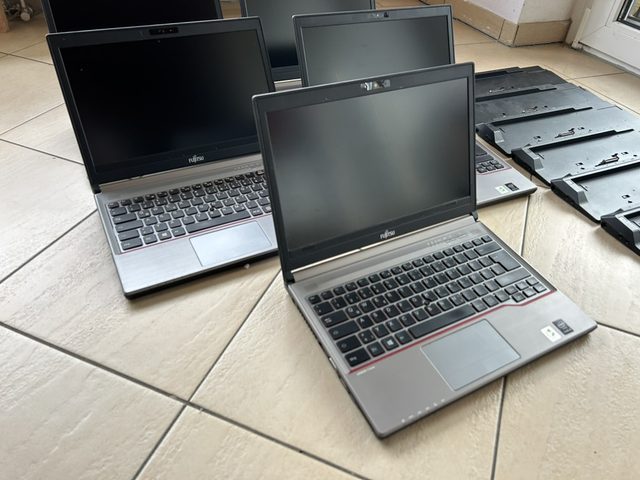 Fujitsu LIFEBOOK Laptops mit Dockingstationen